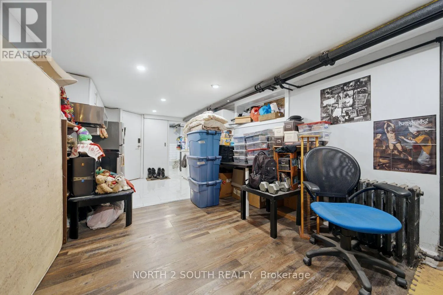 880 DUNDAS STREET E