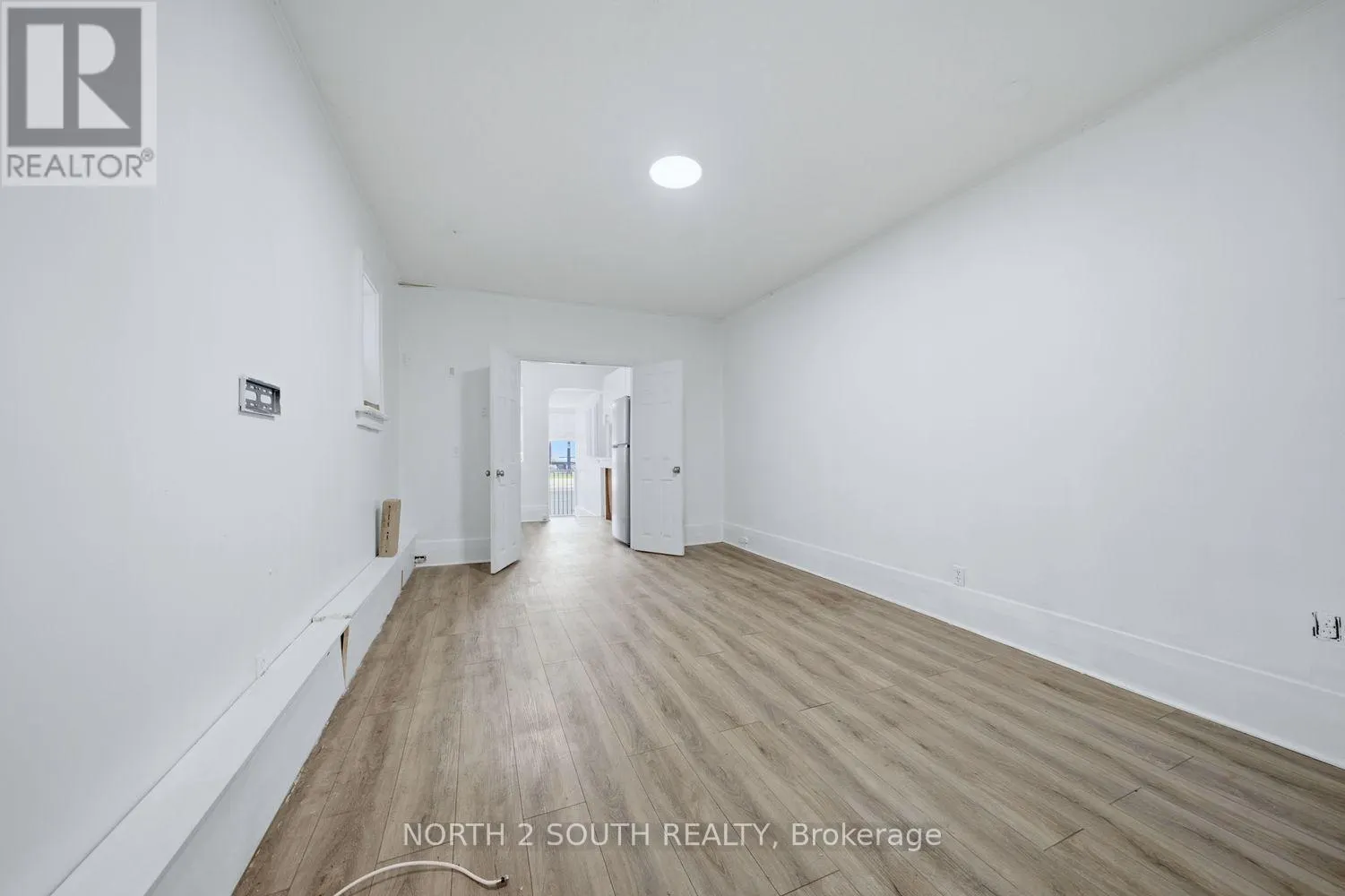 880 DUNDAS STREET E