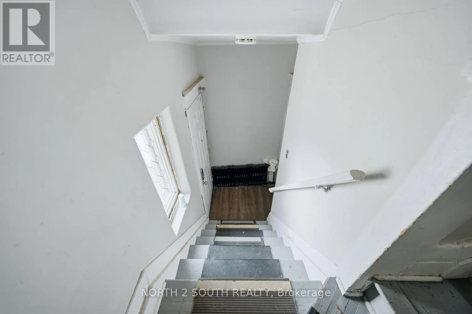 880 DUNDAS STREET E