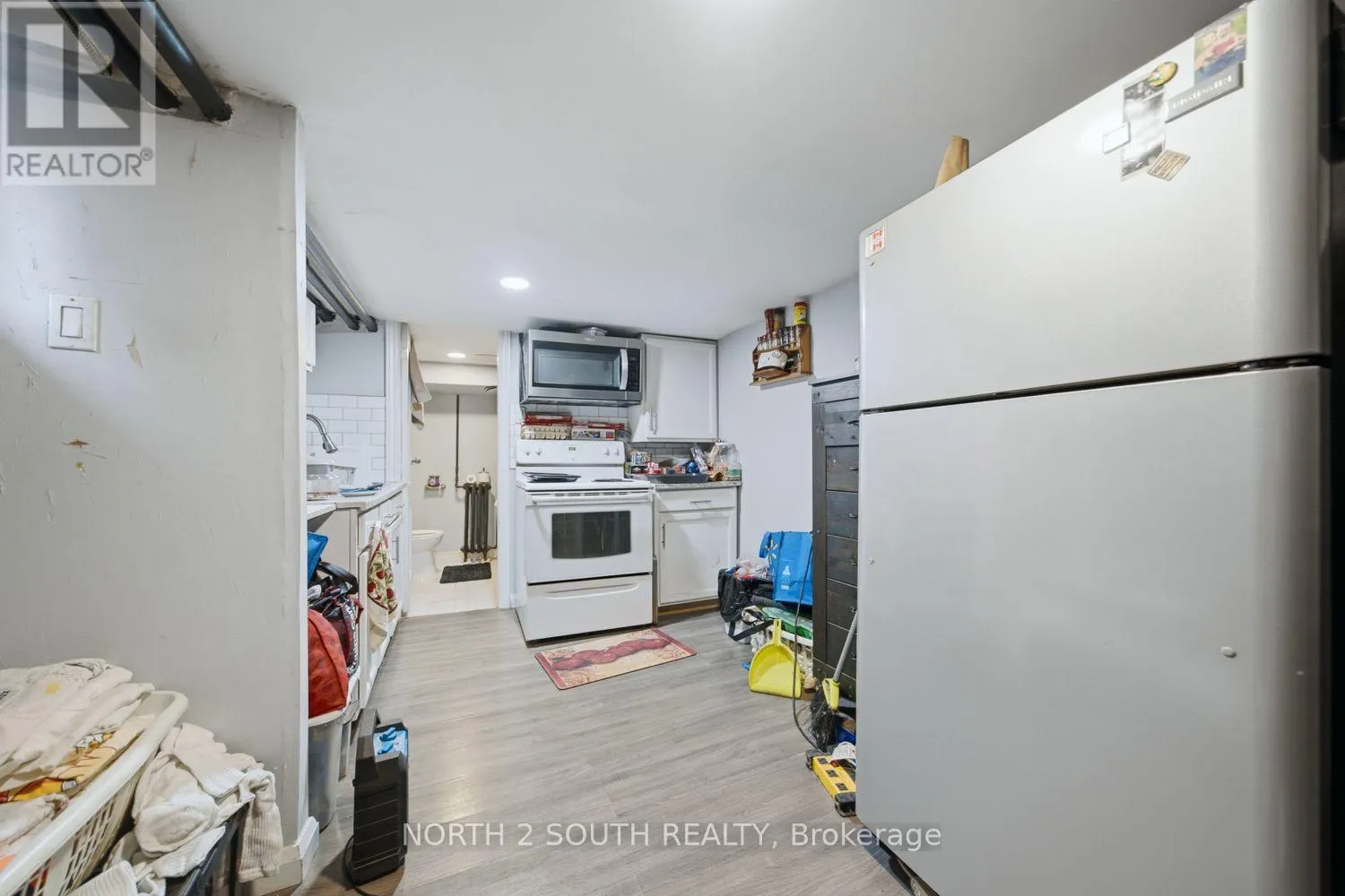 880 DUNDAS STREET E