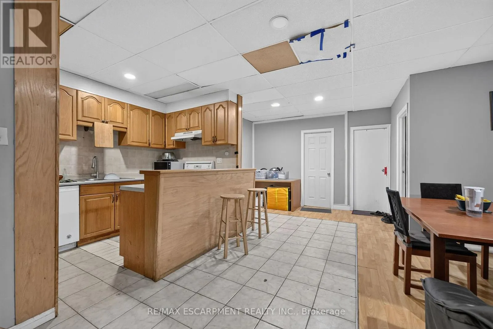 1292 BARTON STREET E