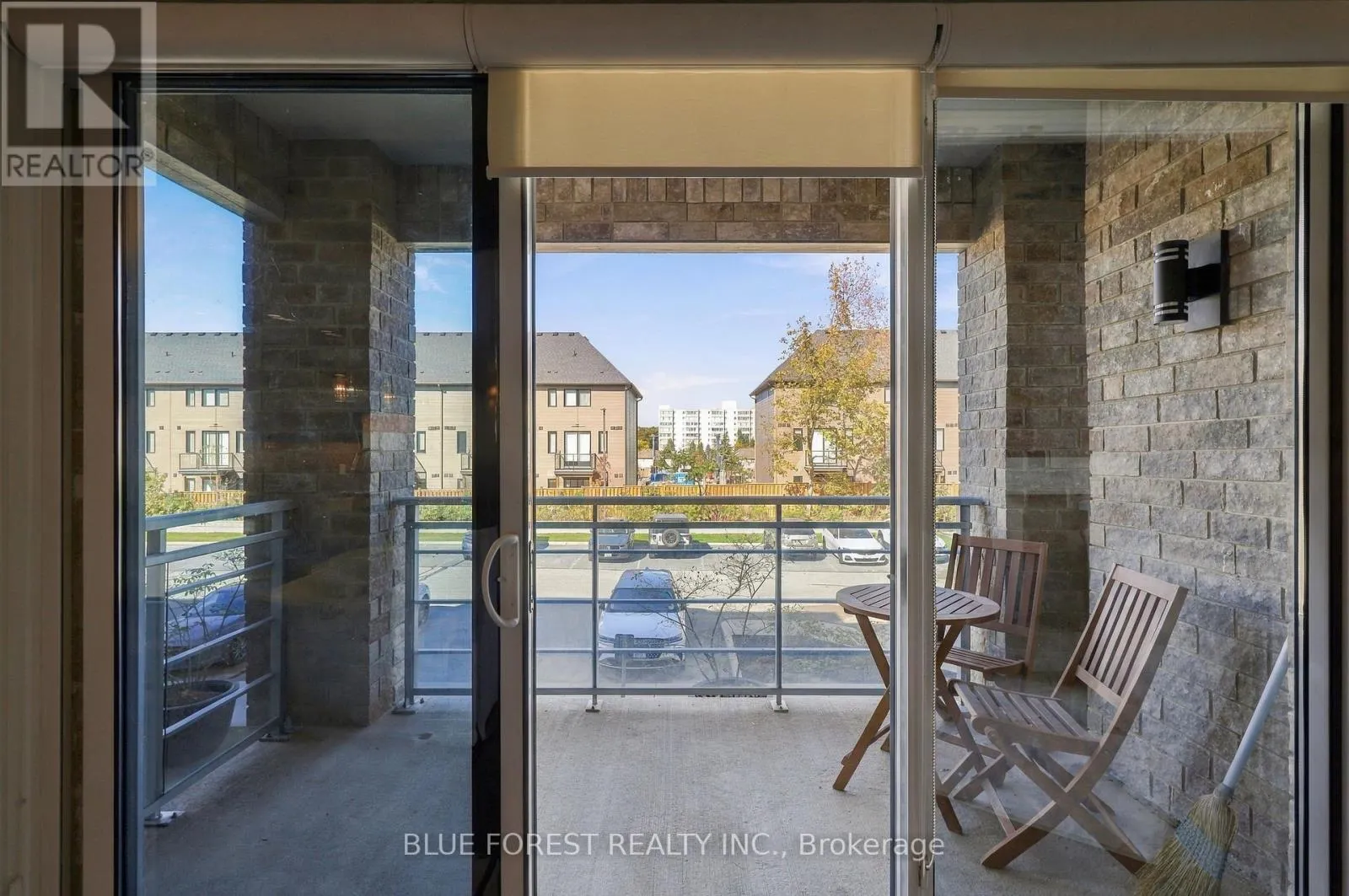 205 - 320 SUGARCREEK TRAIL #205
