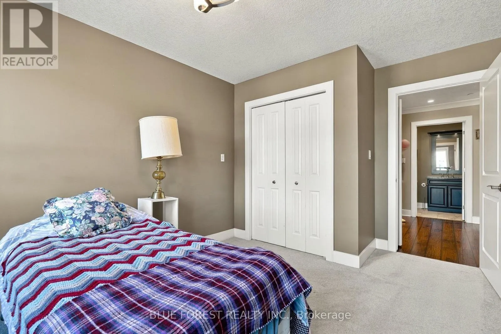 205 - 320 SUGARCREEK TRAIL #205