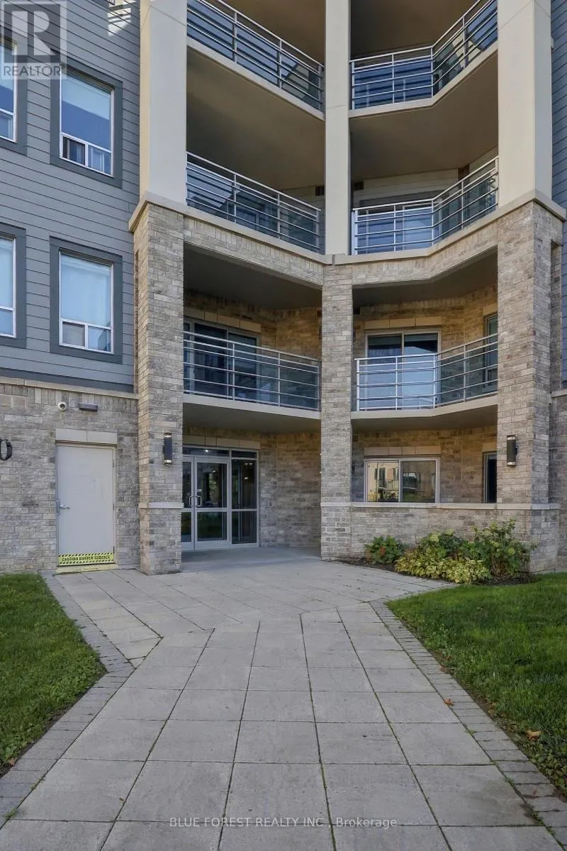 205 - 320 SUGARCREEK TRAIL #205