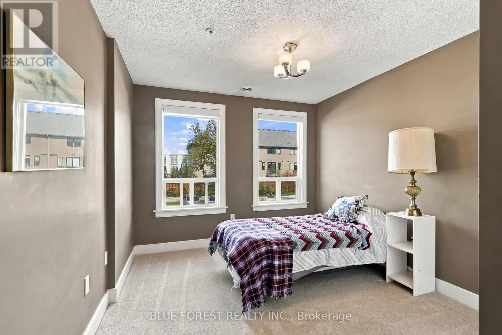 205 - 320 SUGARCREEK TRAIL #205