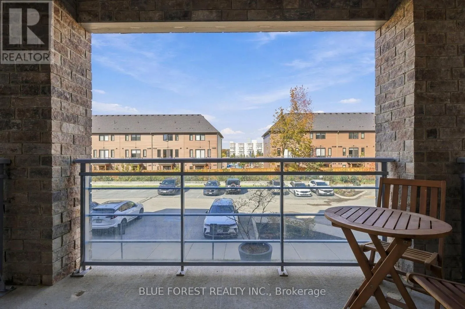 205 - 320 SUGARCREEK TRAIL #205