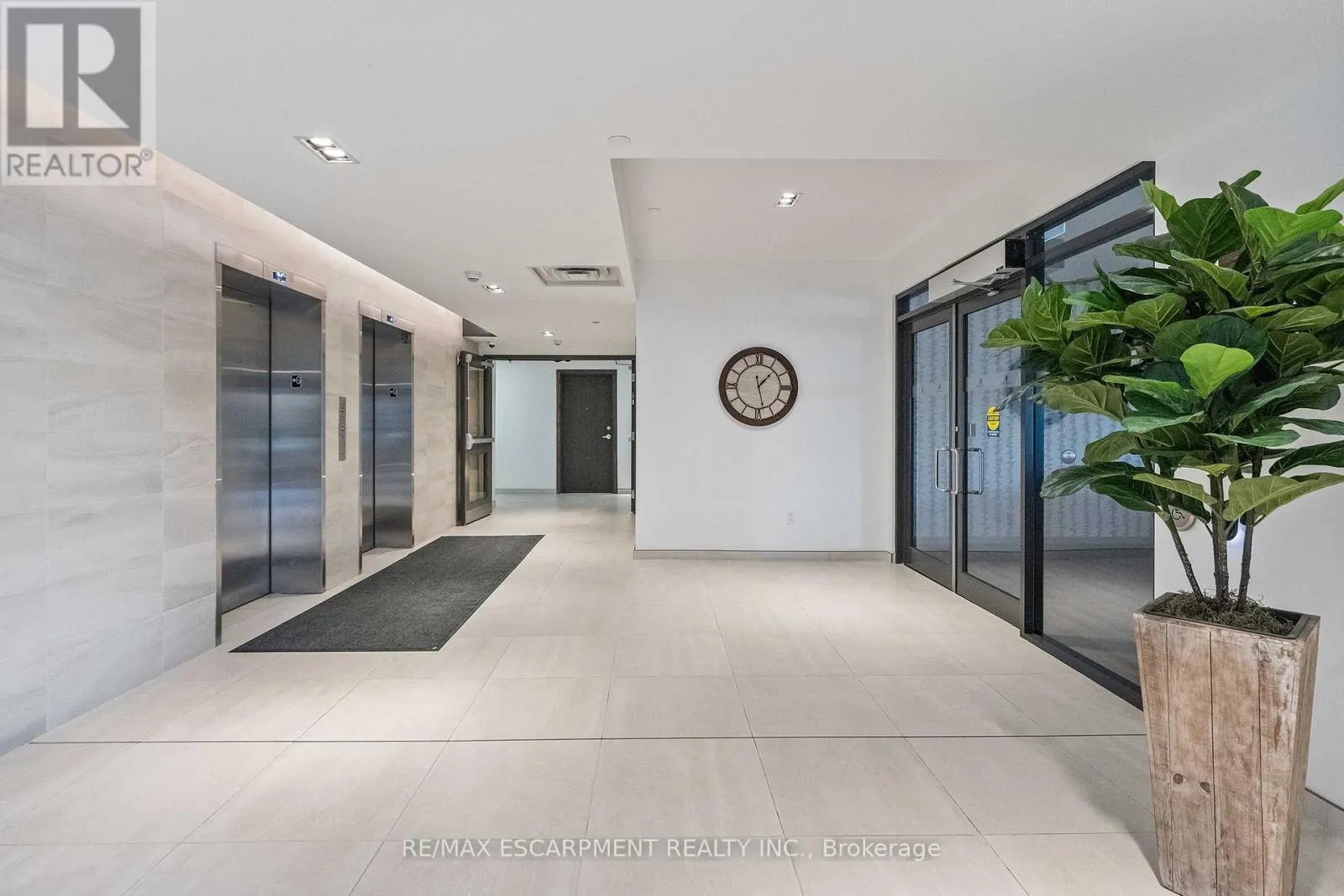 111 - 332 GOSLING GARDENS