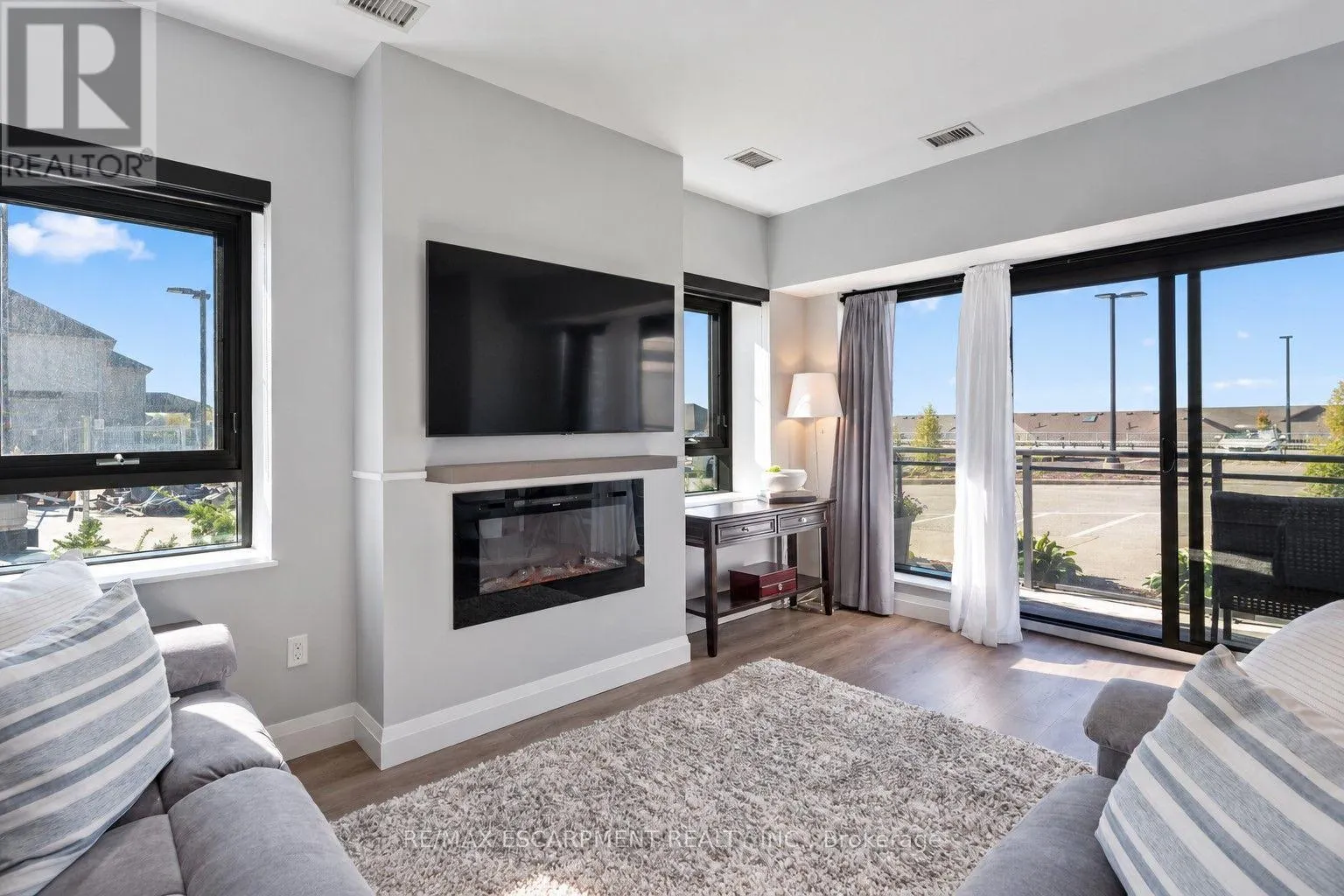 111 - 332 GOSLING GARDENS