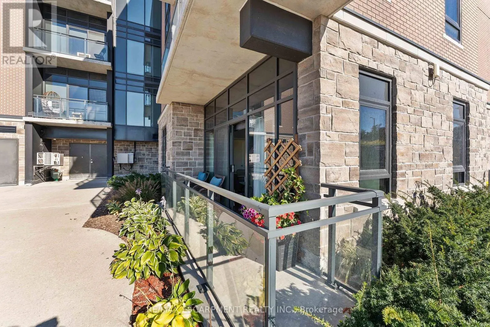111 - 332 GOSLING GARDENS