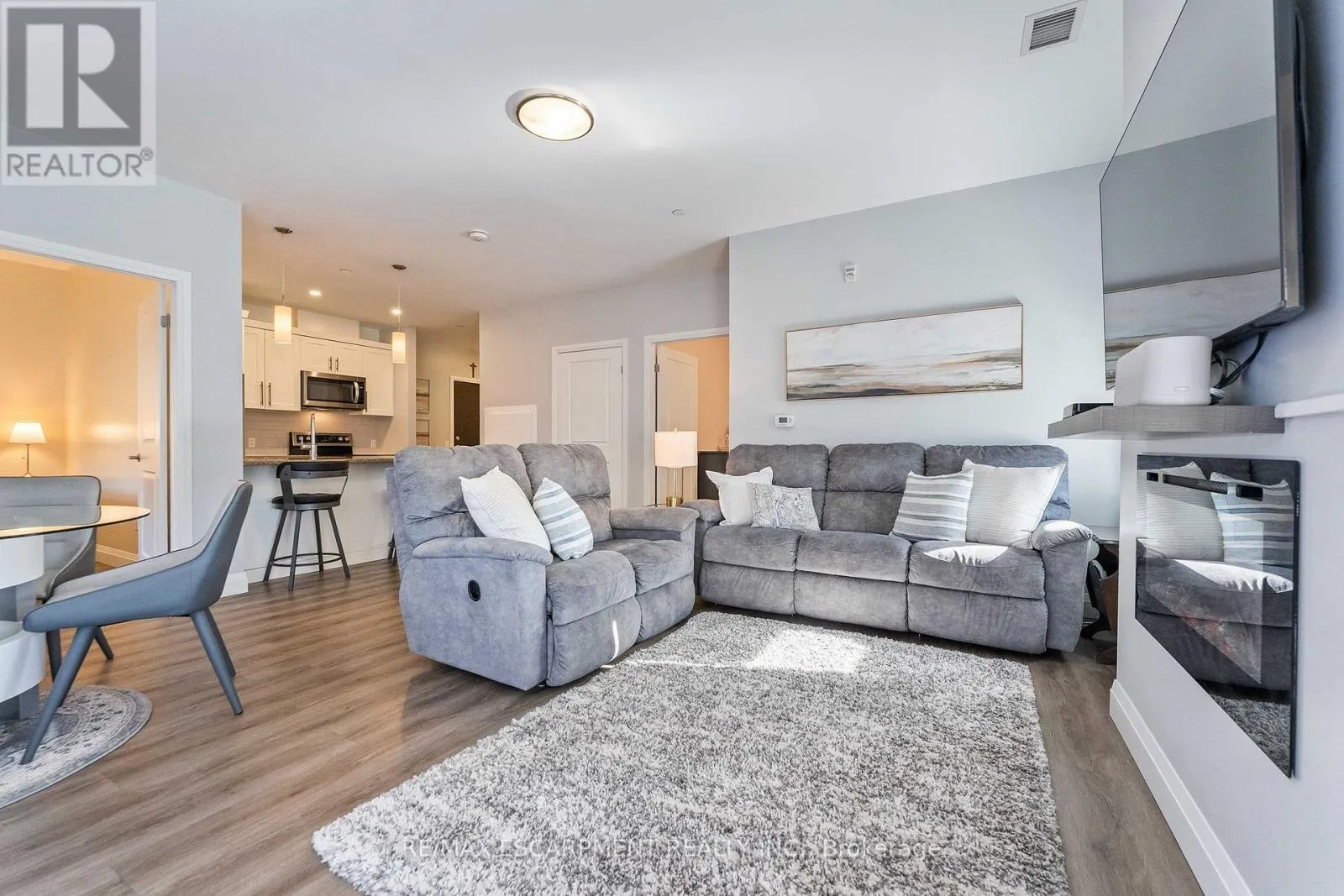 111 - 332 GOSLING GARDENS