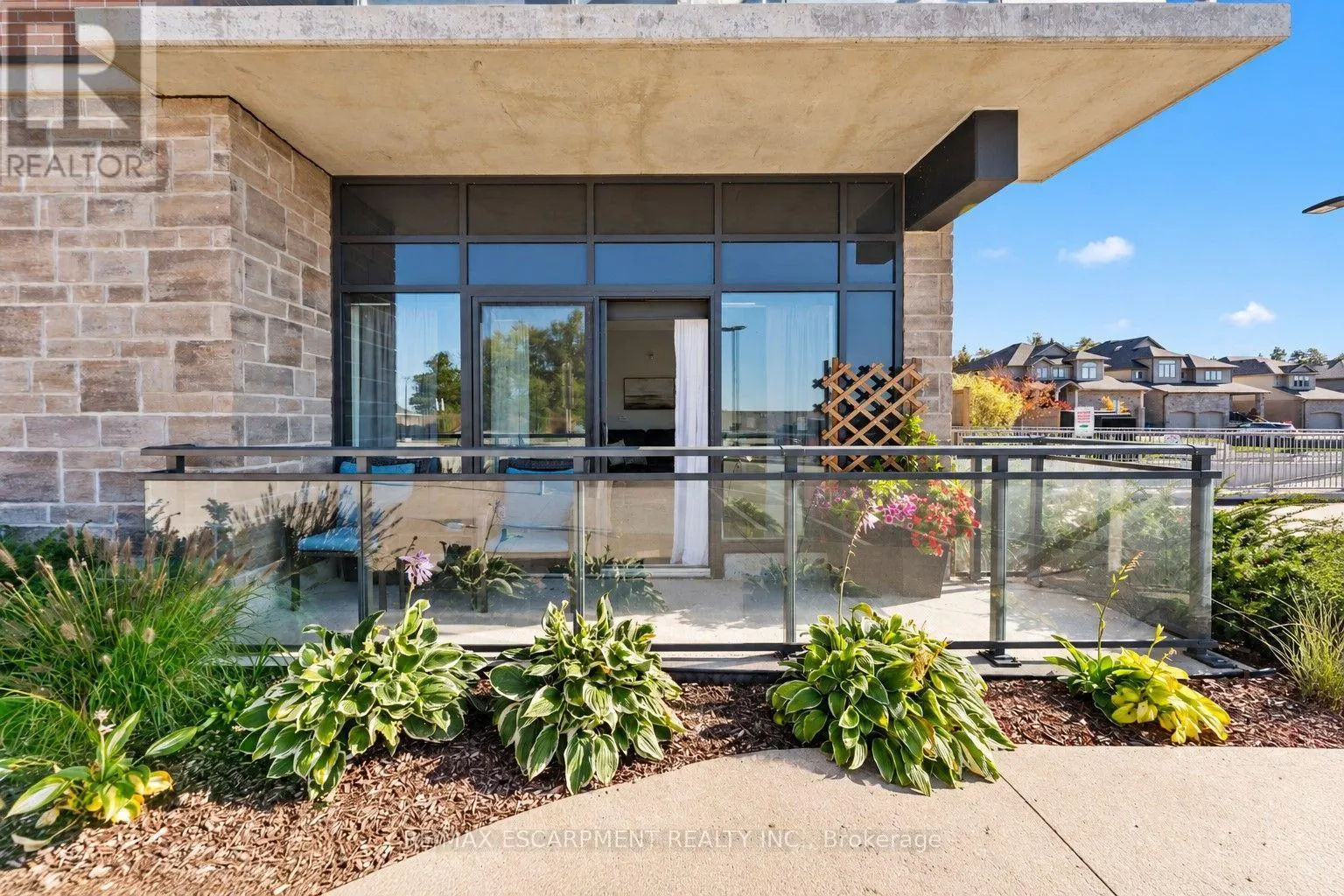 111 - 332 GOSLING GARDENS