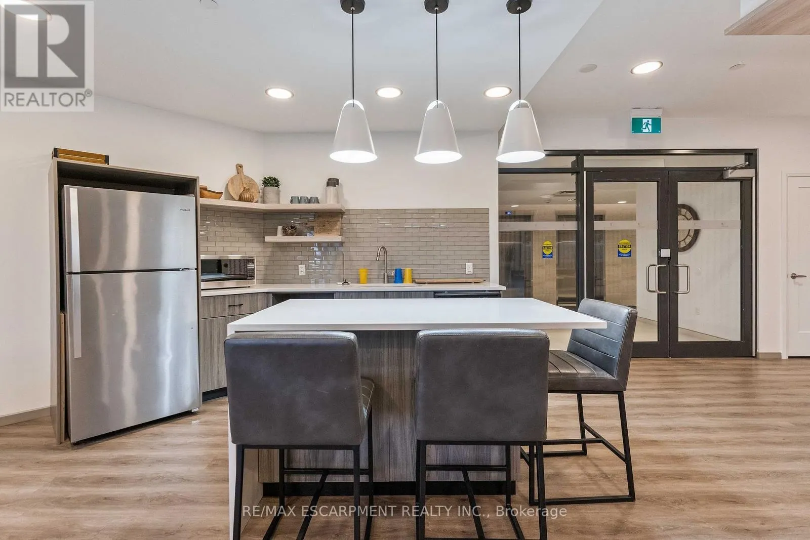 111 - 332 GOSLING GARDENS