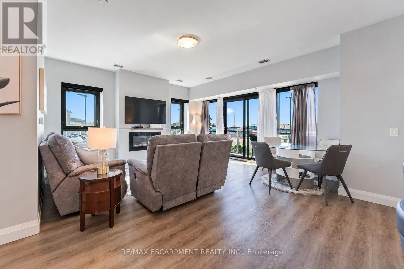 111 - 332 GOSLING GARDENS