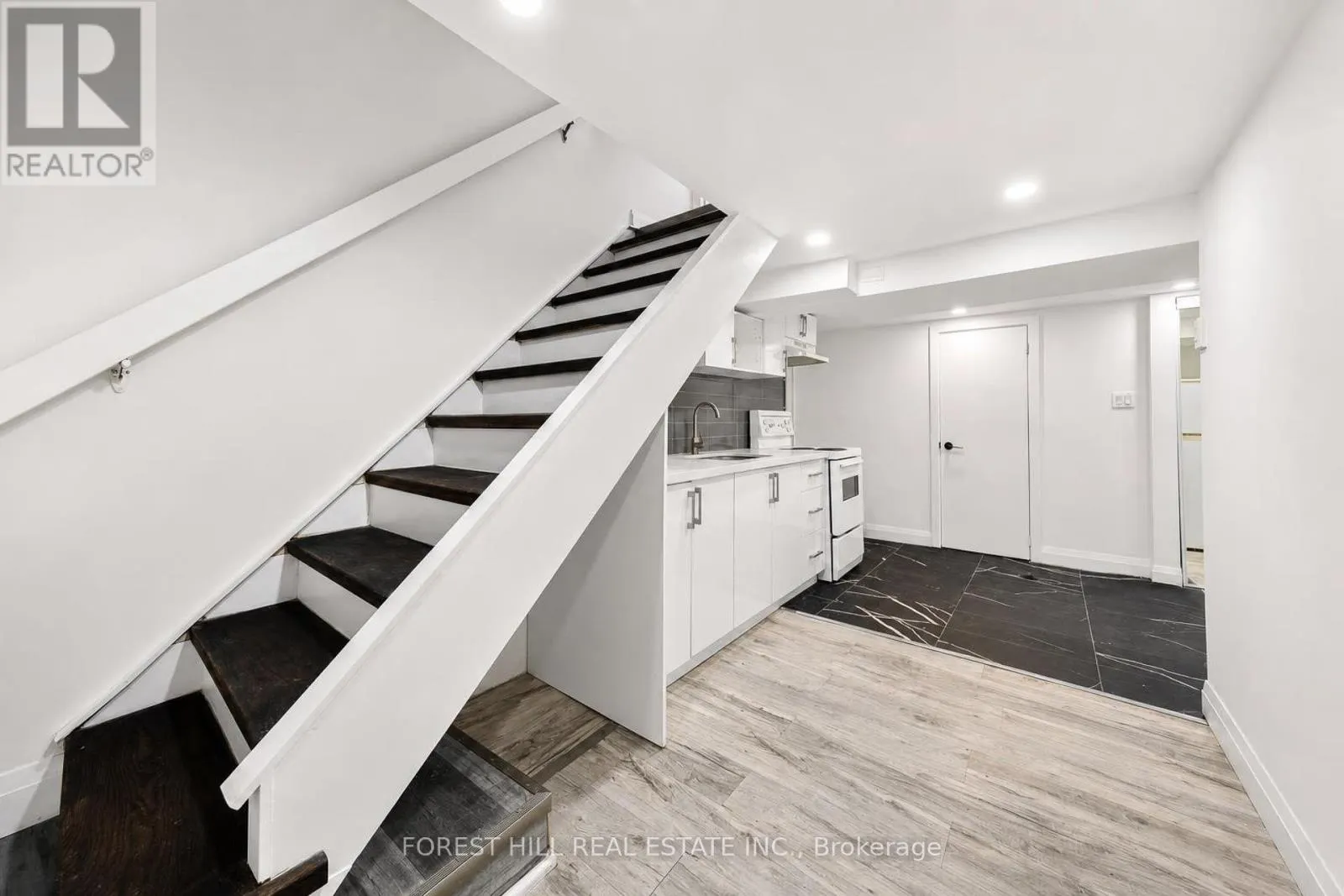 29 THORNDALE STREET S