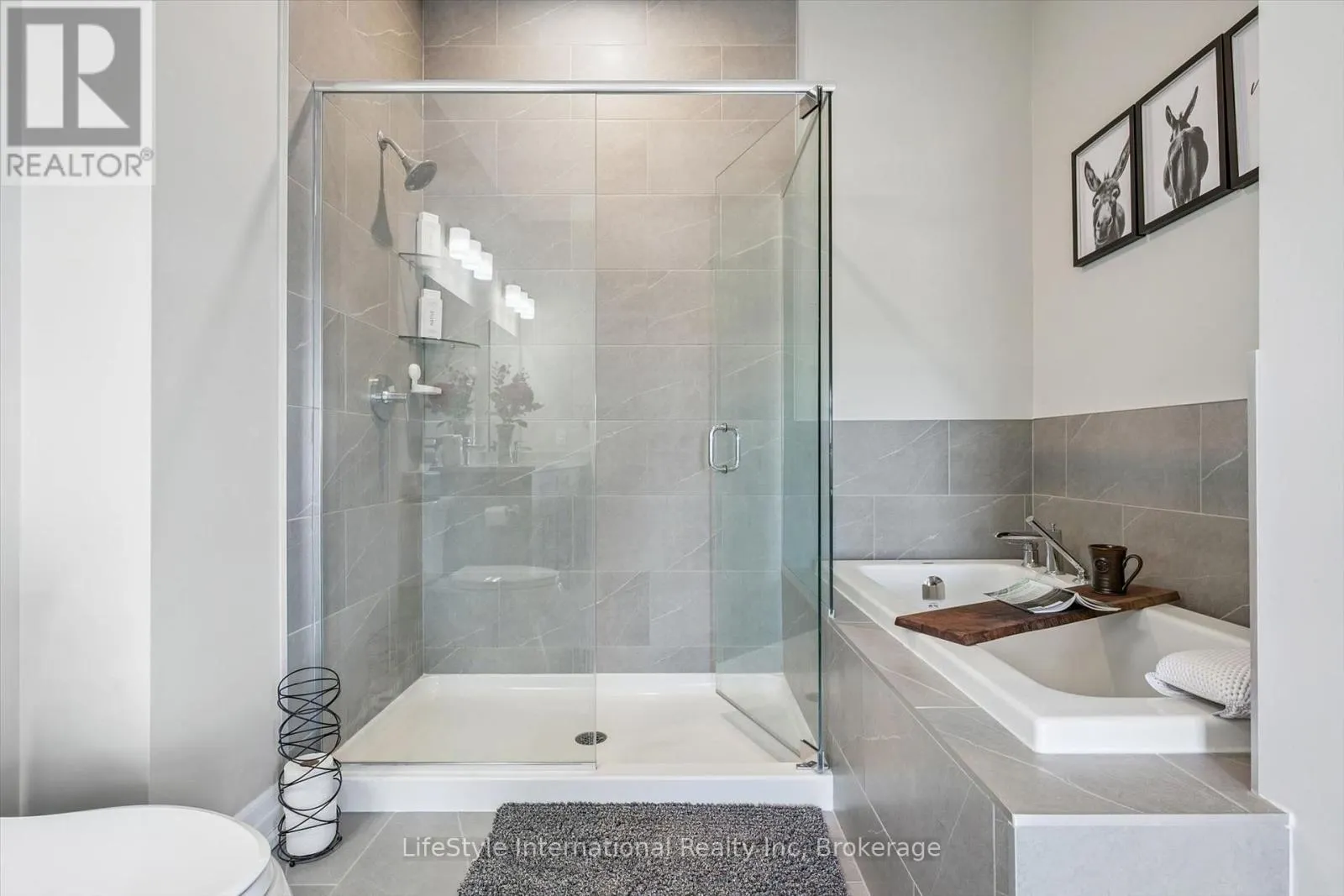 1402 - 1880 GORDON STREET #1402