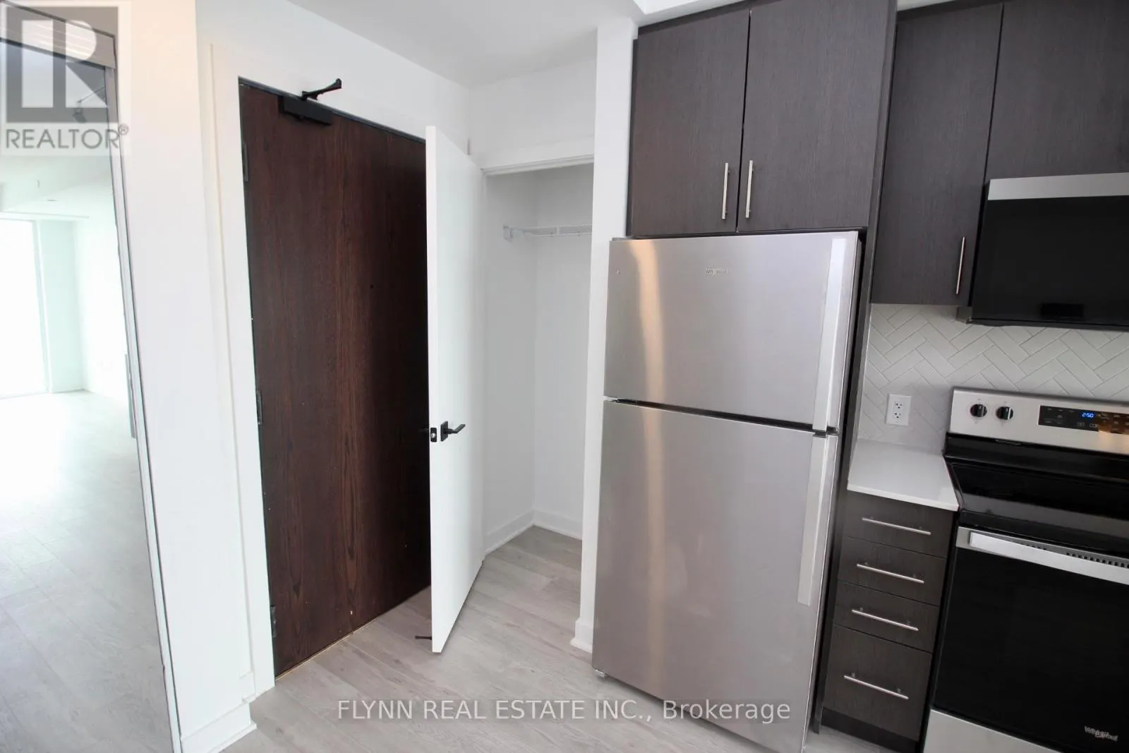1518 - 2782 BARTON STREET E