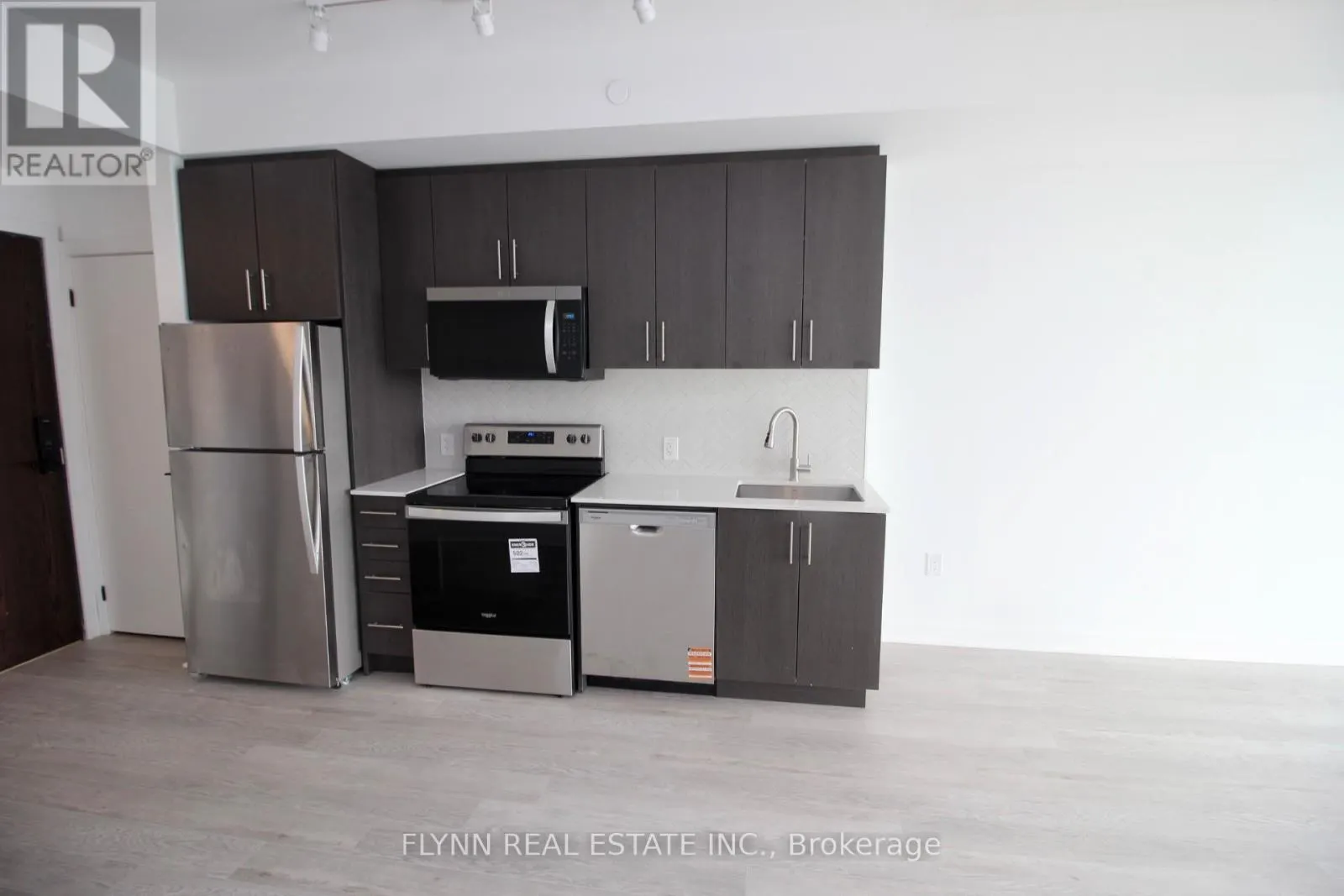 1518 - 2782 BARTON STREET E