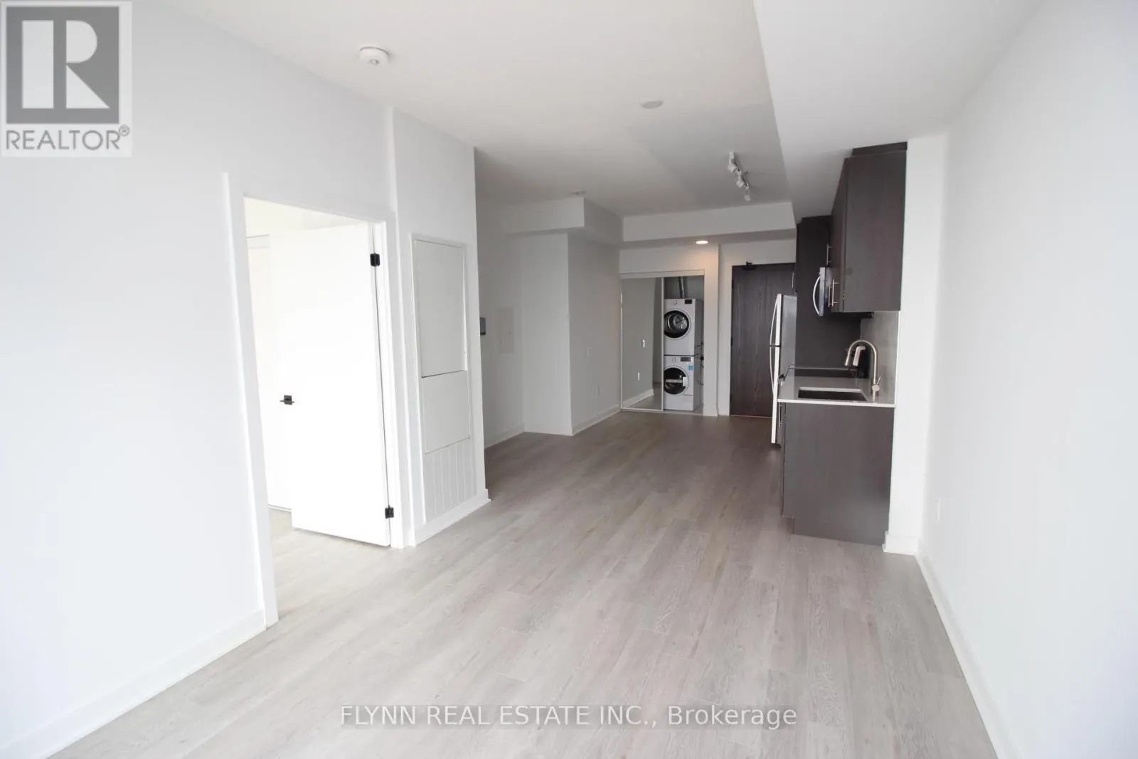 1518 - 2782 BARTON STREET E