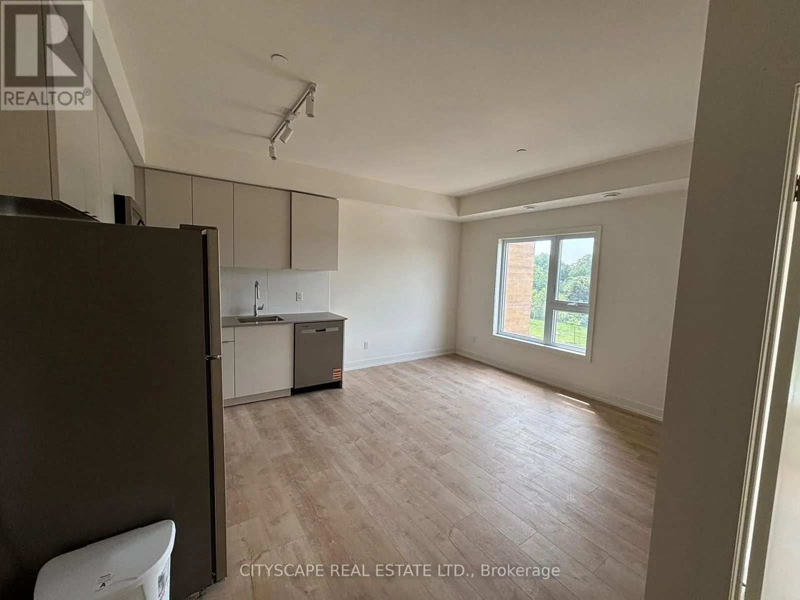 304A - 16 MELBOURNE AVENUE