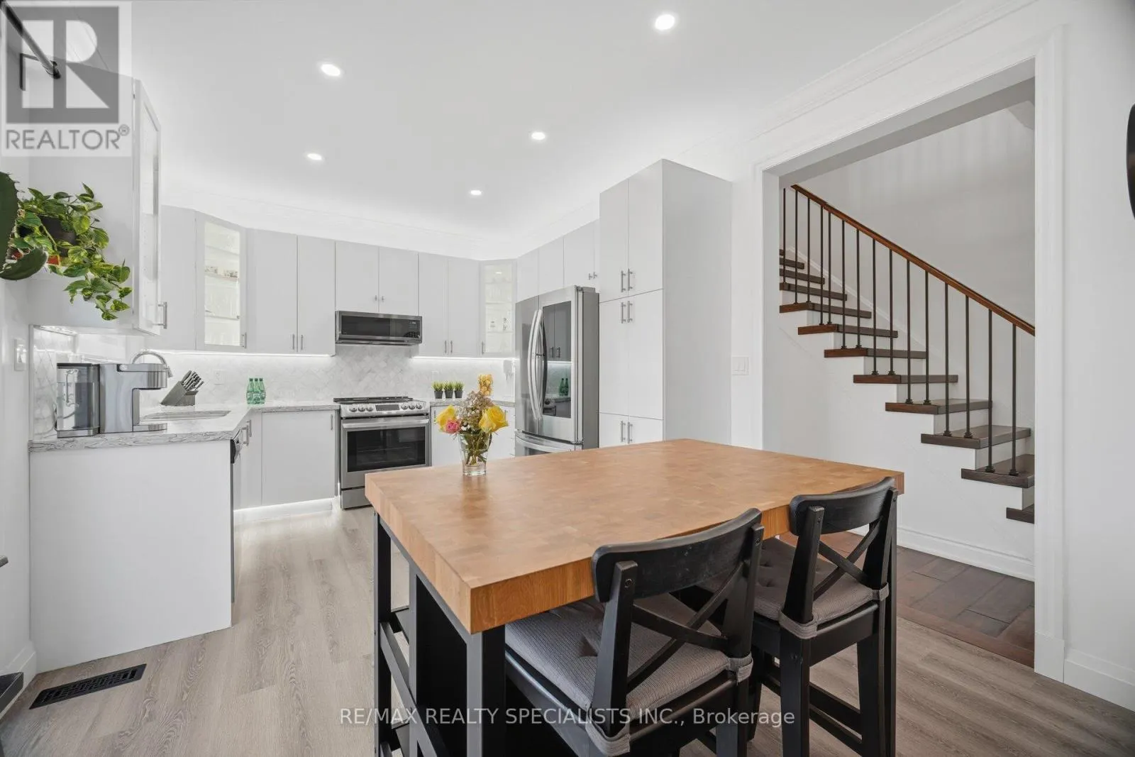 306 MONTREAL CIRCLE