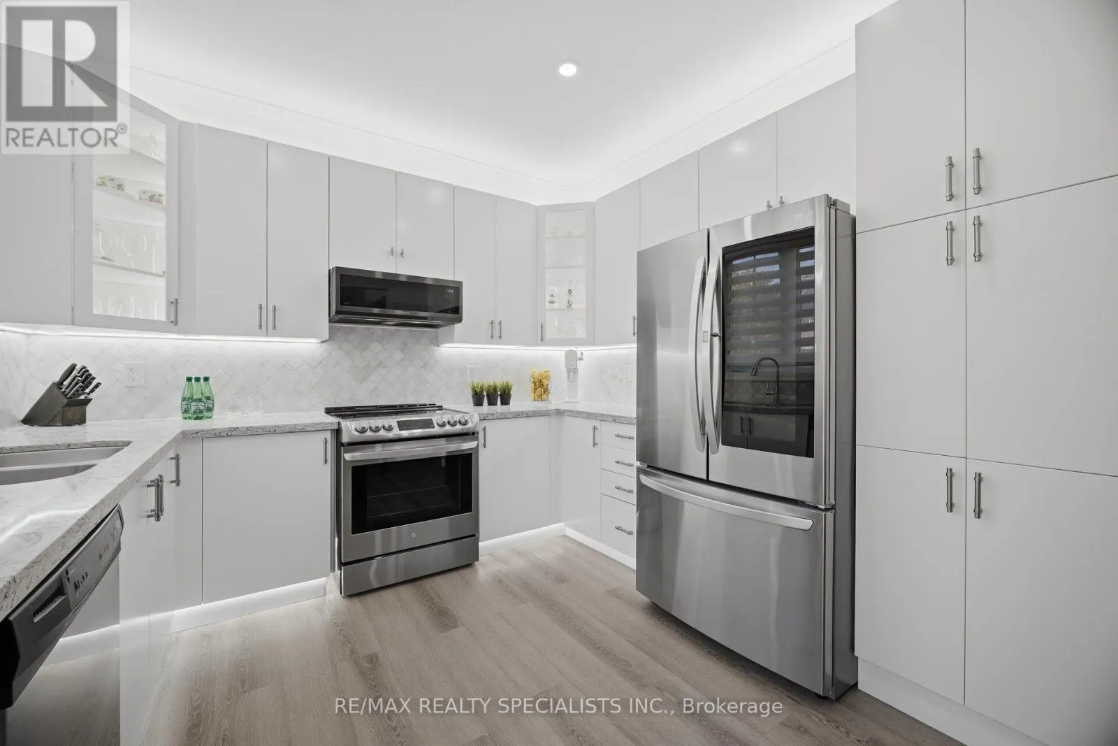 306 MONTREAL CIRCLE