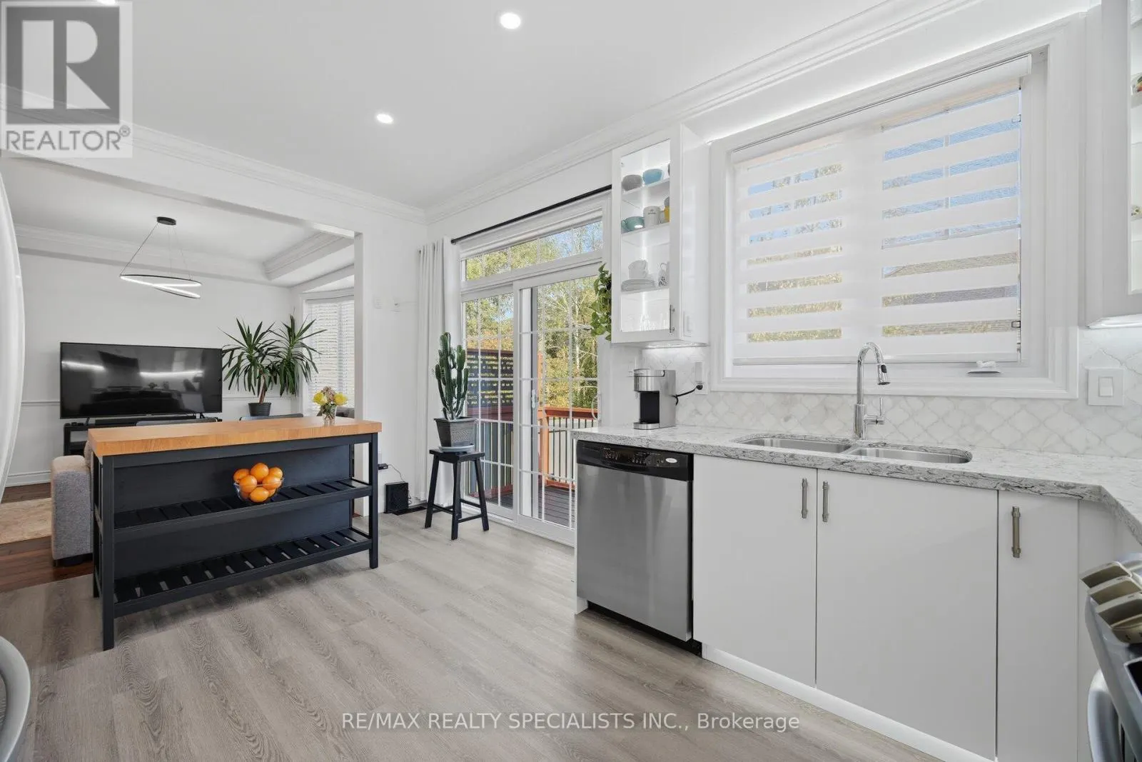 306 MONTREAL CIRCLE