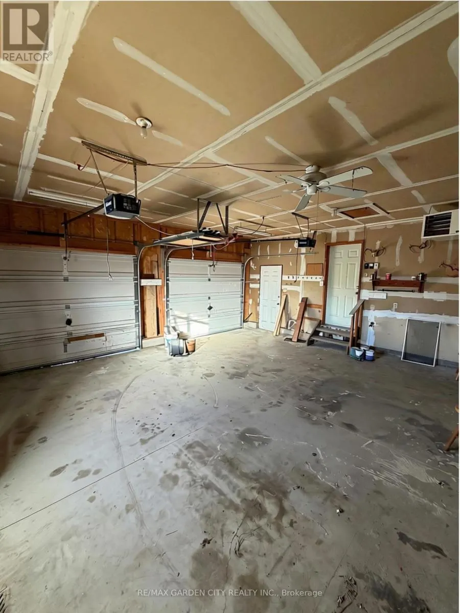 1032 HUTCHINSON ROAD