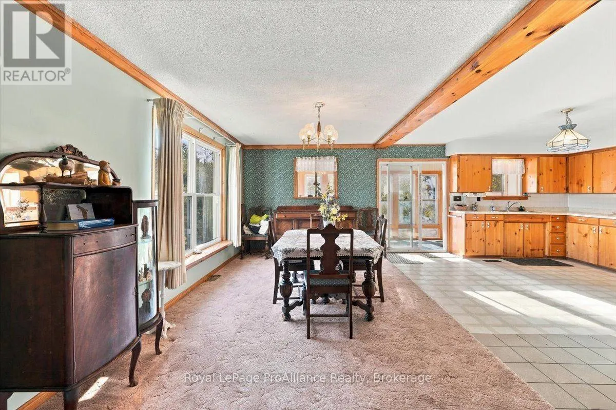 2096 HOLLOWVIEW ROAD