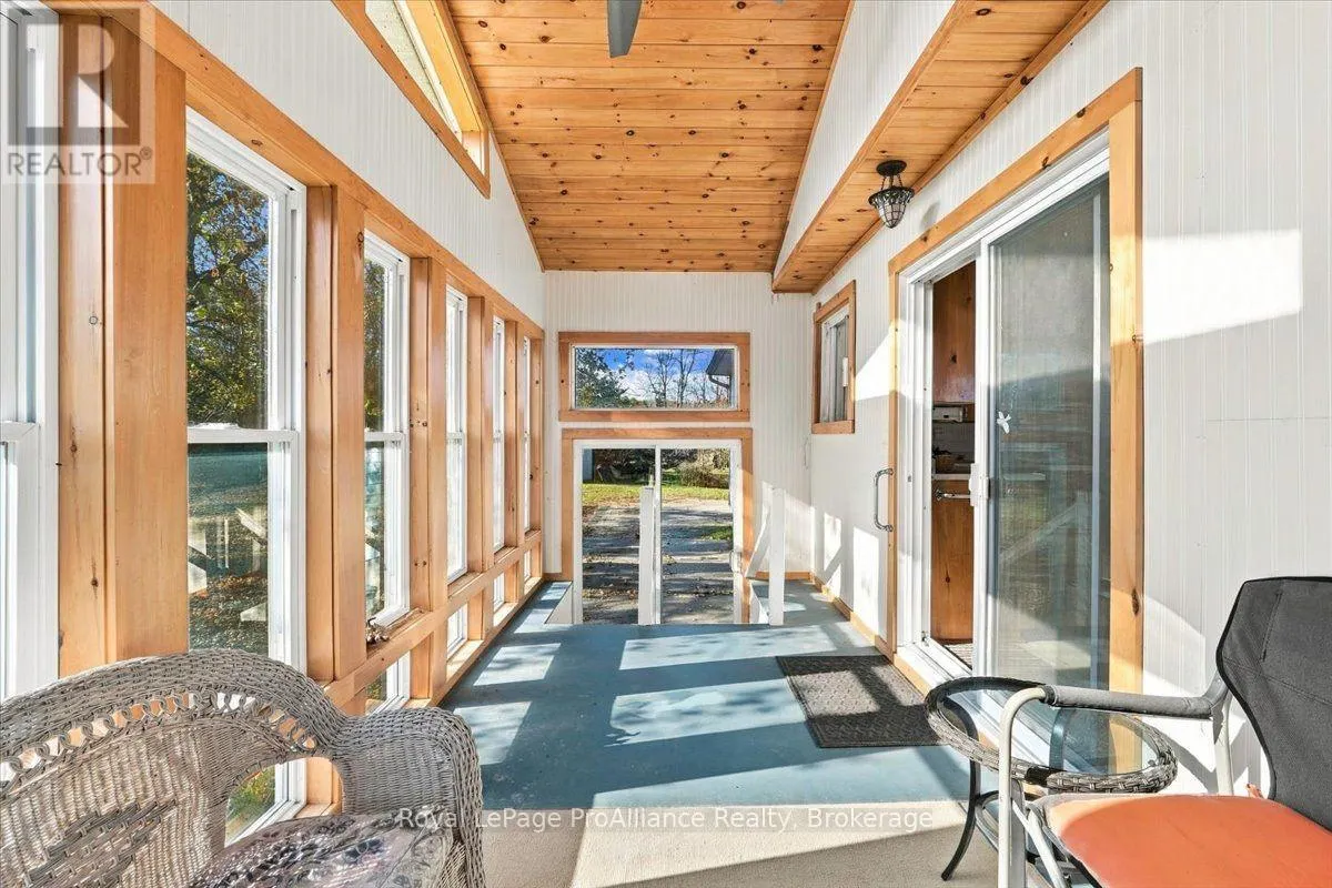 2096 HOLLOWVIEW ROAD