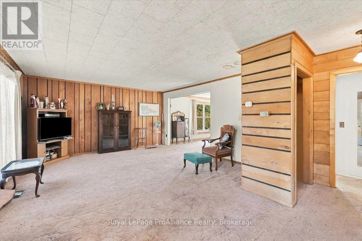 2096 HOLLOWVIEW ROAD