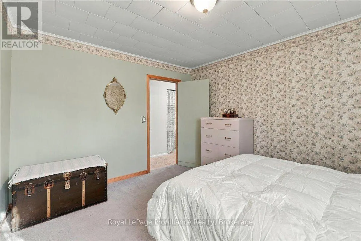 2096 HOLLOWVIEW ROAD