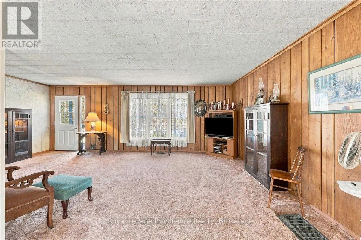 2096 HOLLOWVIEW ROAD