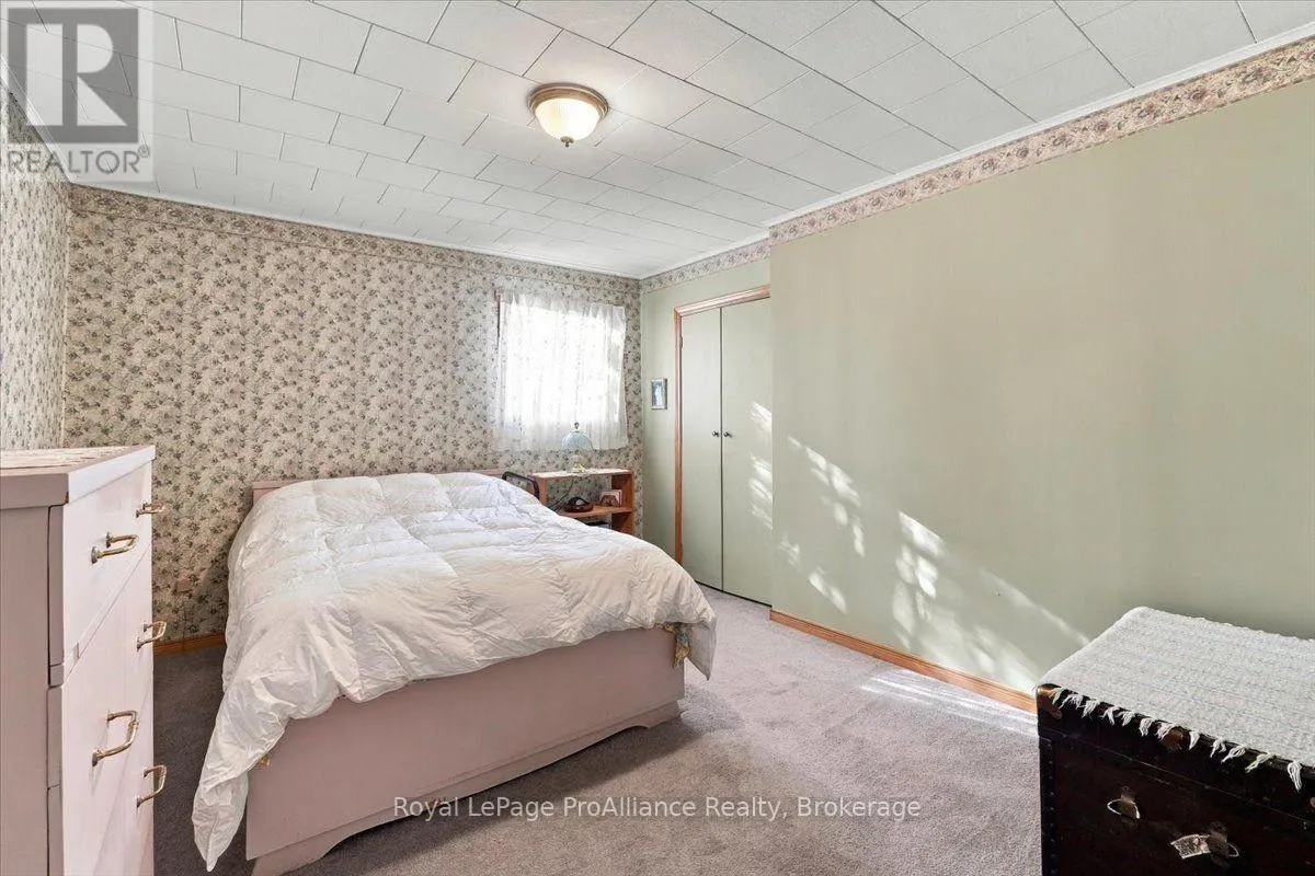 2096 HOLLOWVIEW ROAD