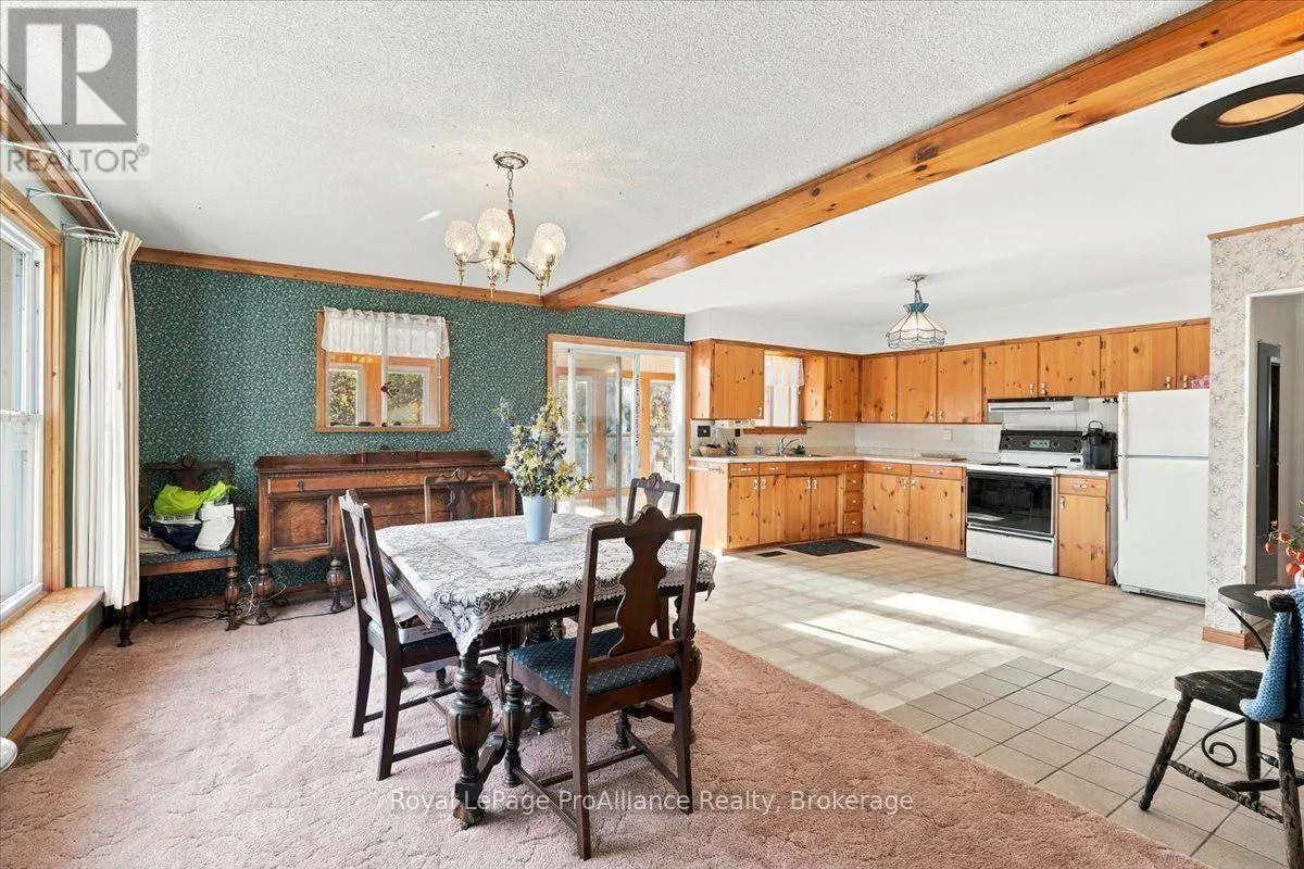 2096 HOLLOWVIEW ROAD