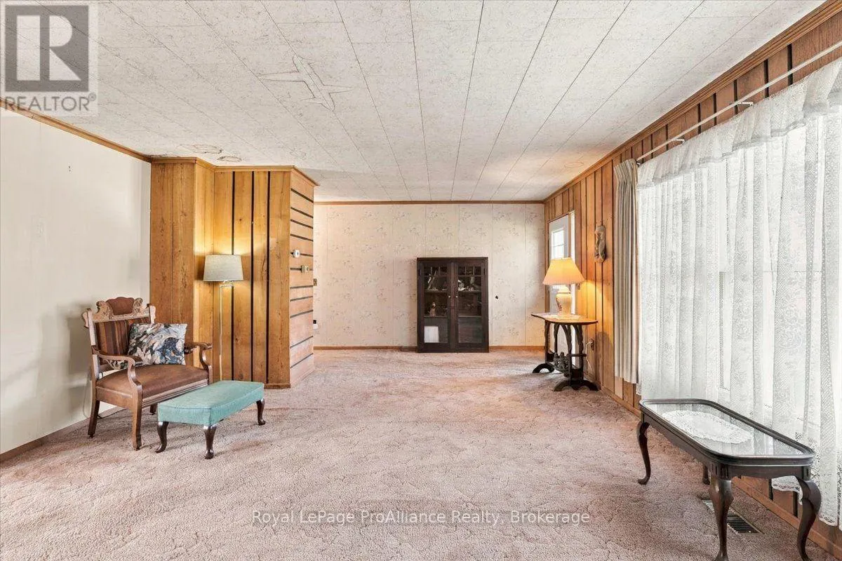 2096 HOLLOWVIEW ROAD