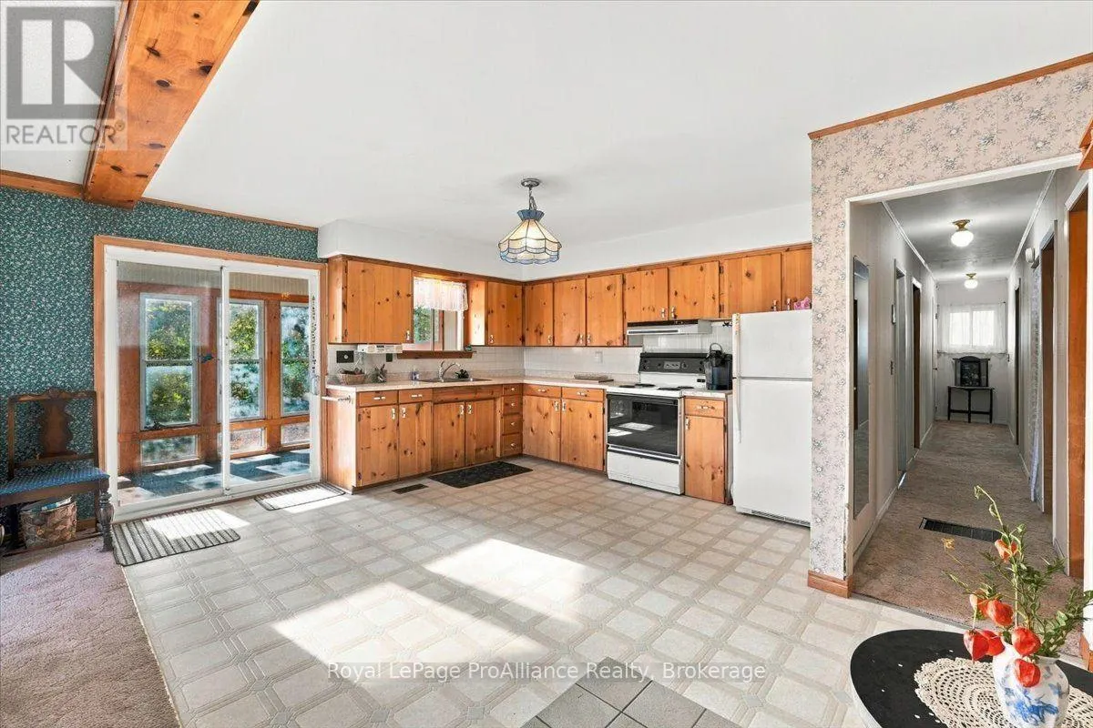 2096 HOLLOWVIEW ROAD