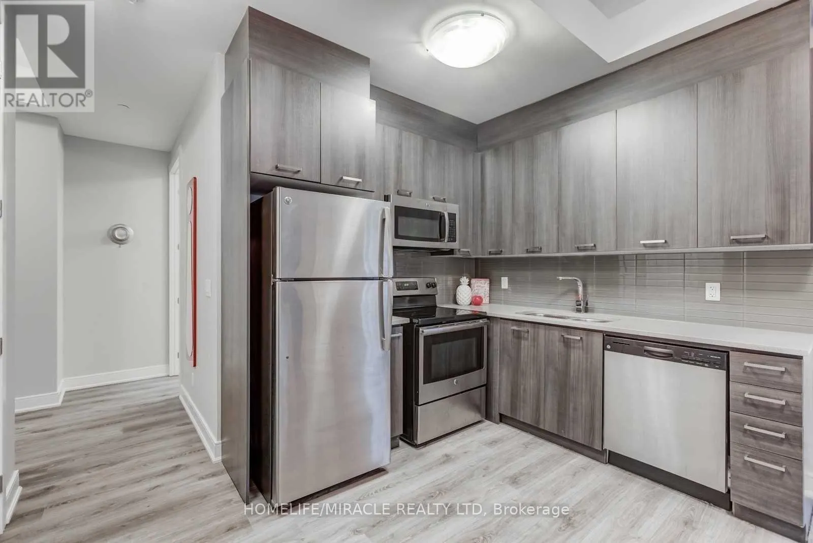 516 - 150 MAIN STREET W