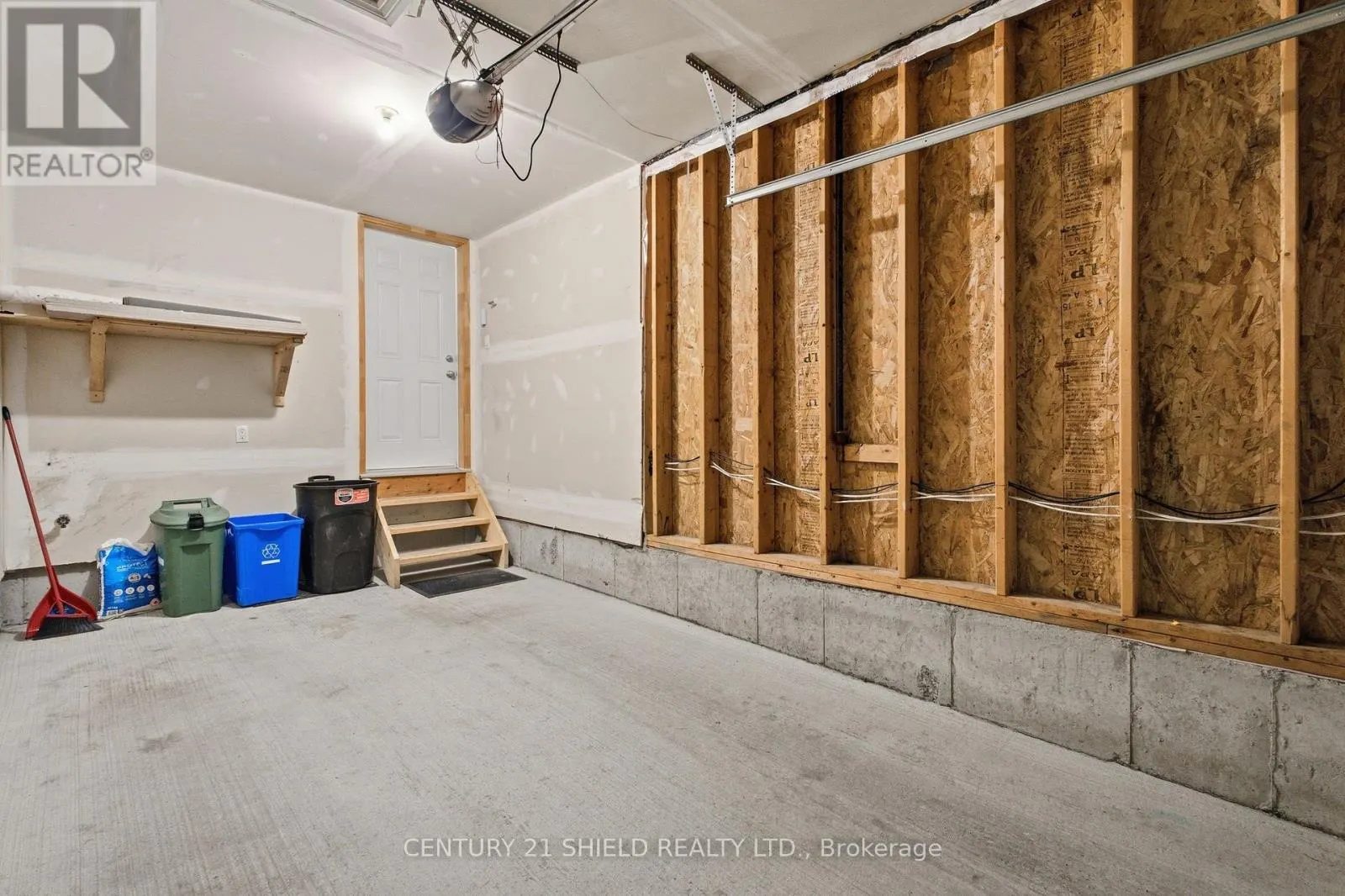 1140 CLEMENT COURT