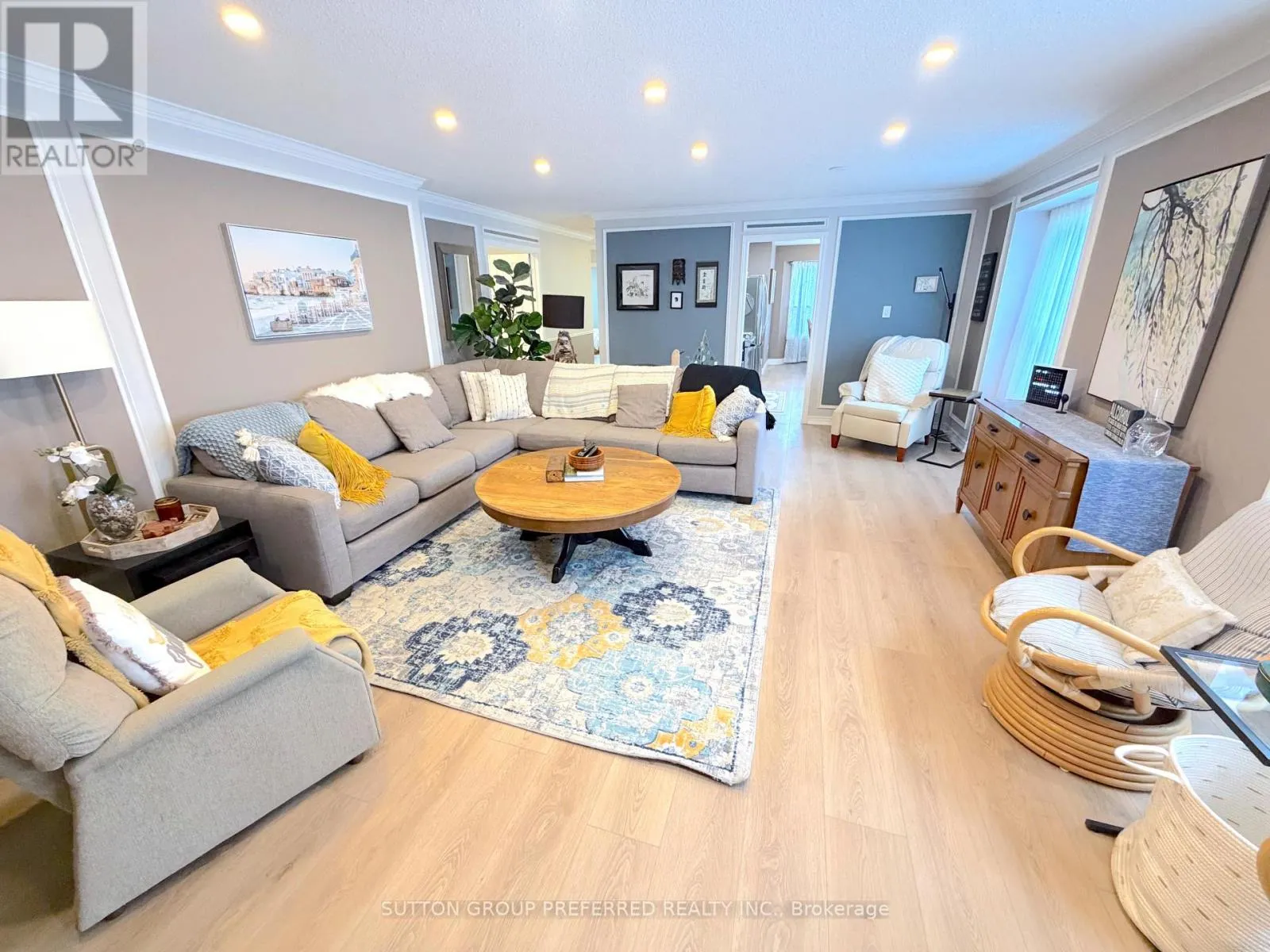 4 - 163 PINE VALLEY DRIVE #4