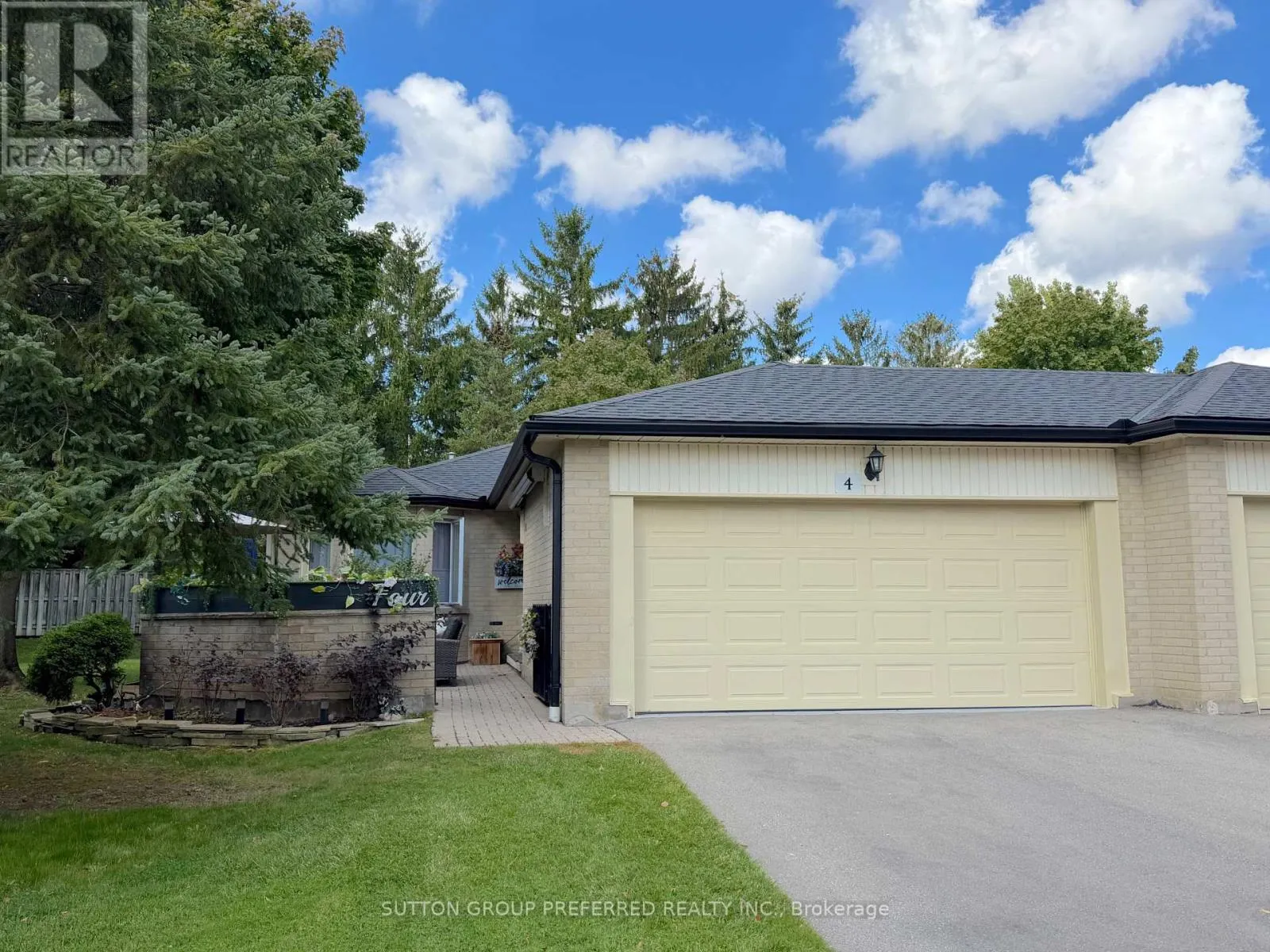 4 - 163 PINE VALLEY DRIVE #4