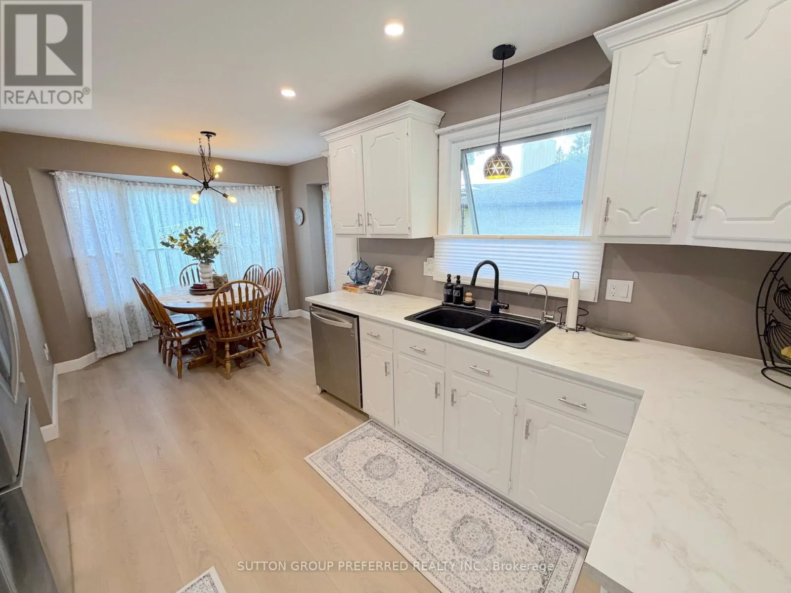 4 - 163 PINE VALLEY DRIVE #4
