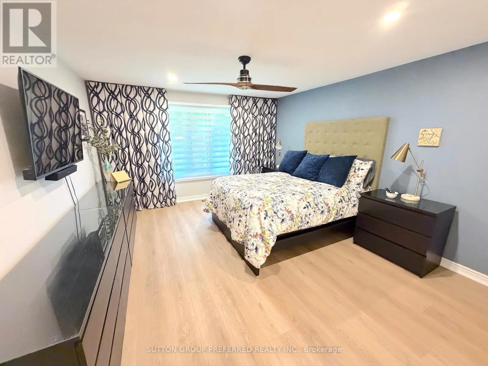 4 - 163 PINE VALLEY DRIVE #4