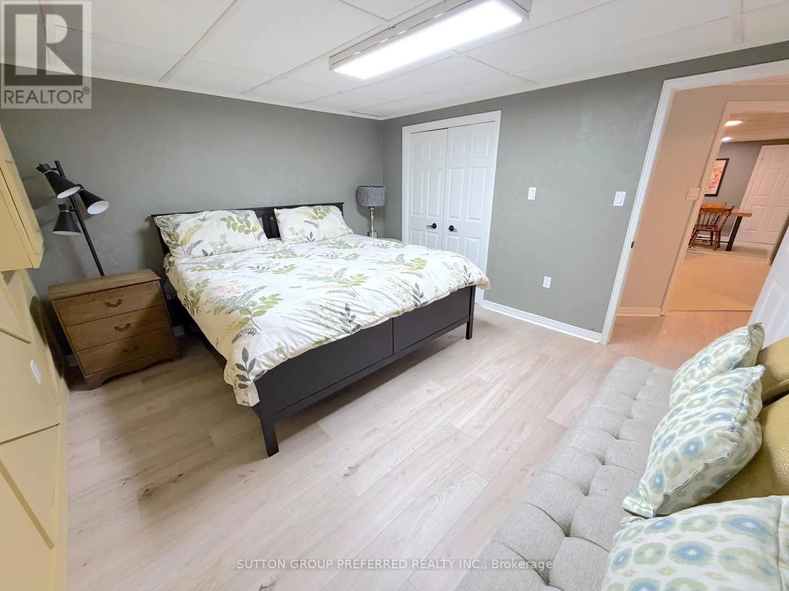 4 - 163 PINE VALLEY DRIVE #4