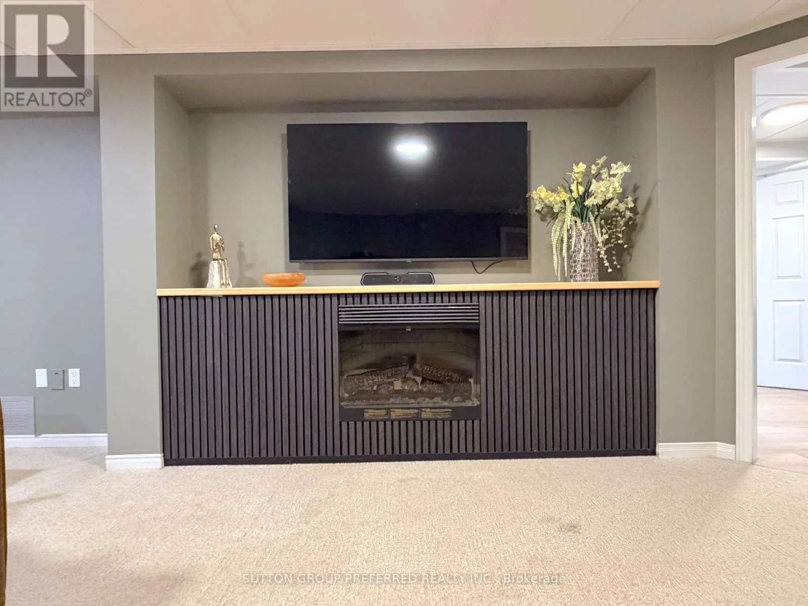 4 - 163 PINE VALLEY DRIVE #4