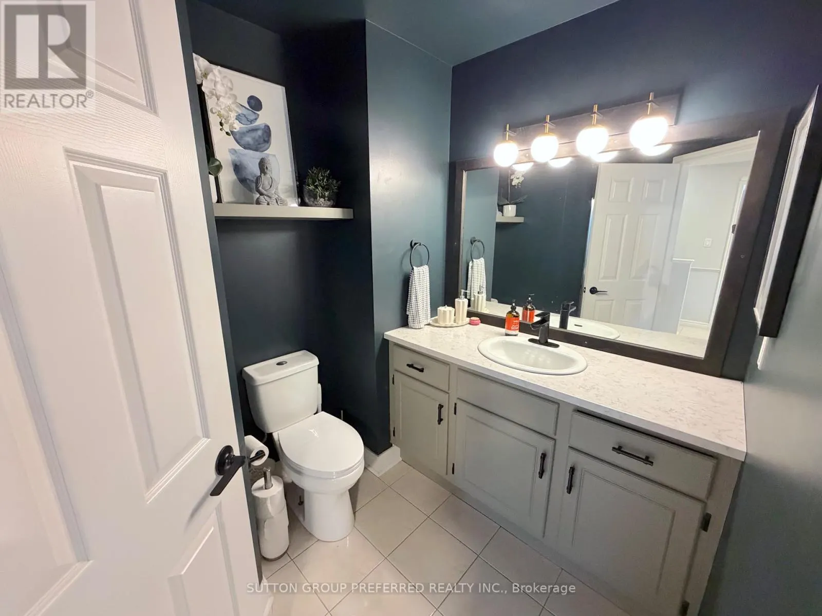 4 - 163 PINE VALLEY DRIVE #4
