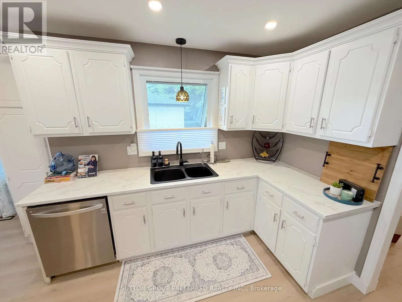 4 - 163 PINE VALLEY DRIVE #4