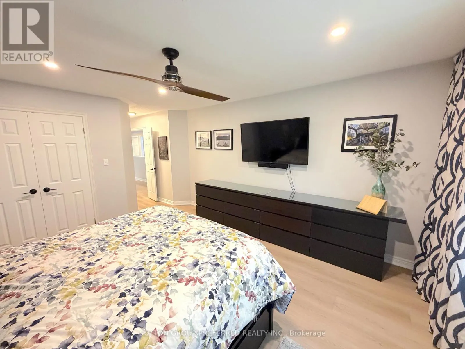 4 - 163 PINE VALLEY DRIVE #4
