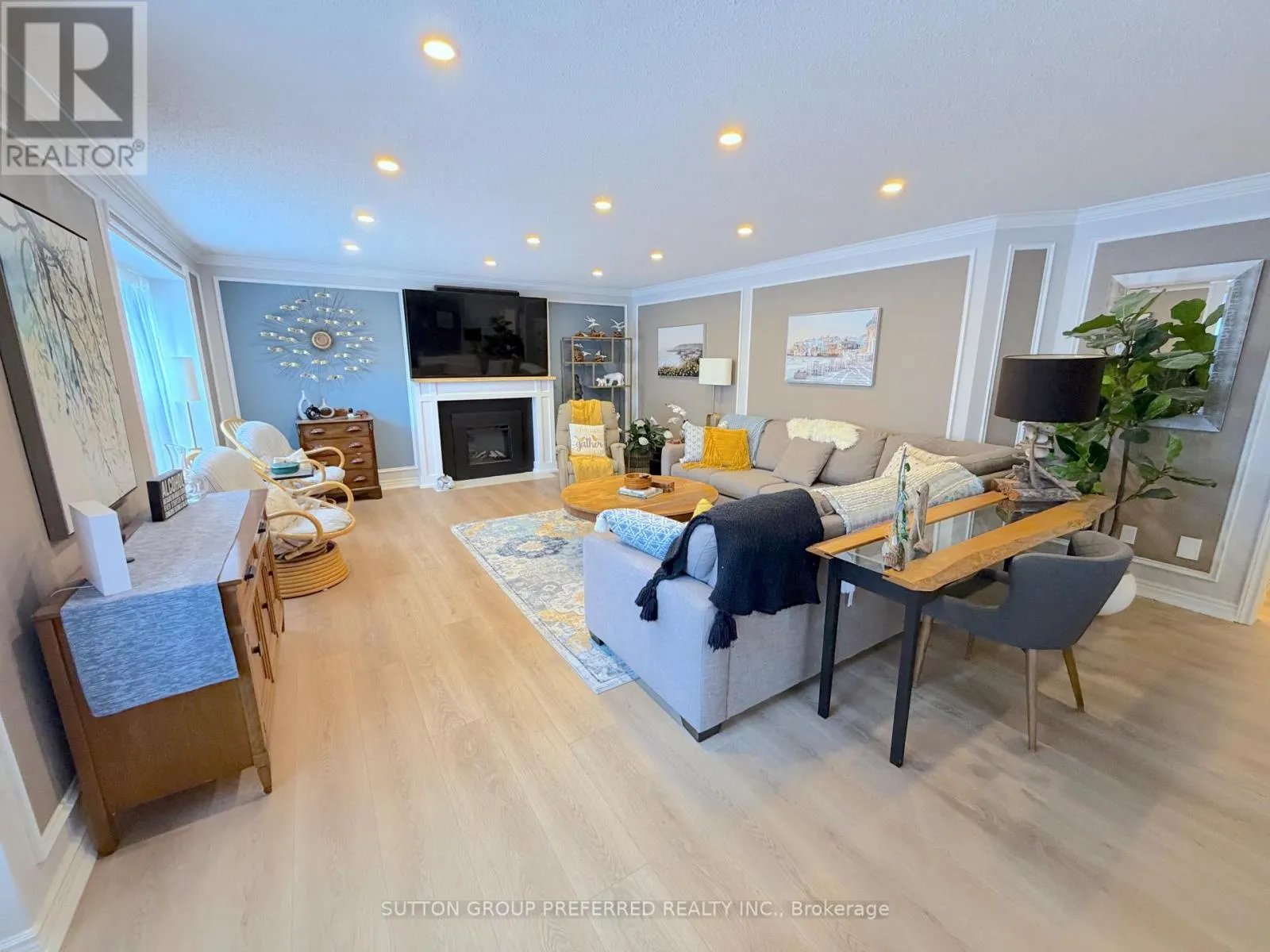4 - 163 PINE VALLEY DRIVE #4