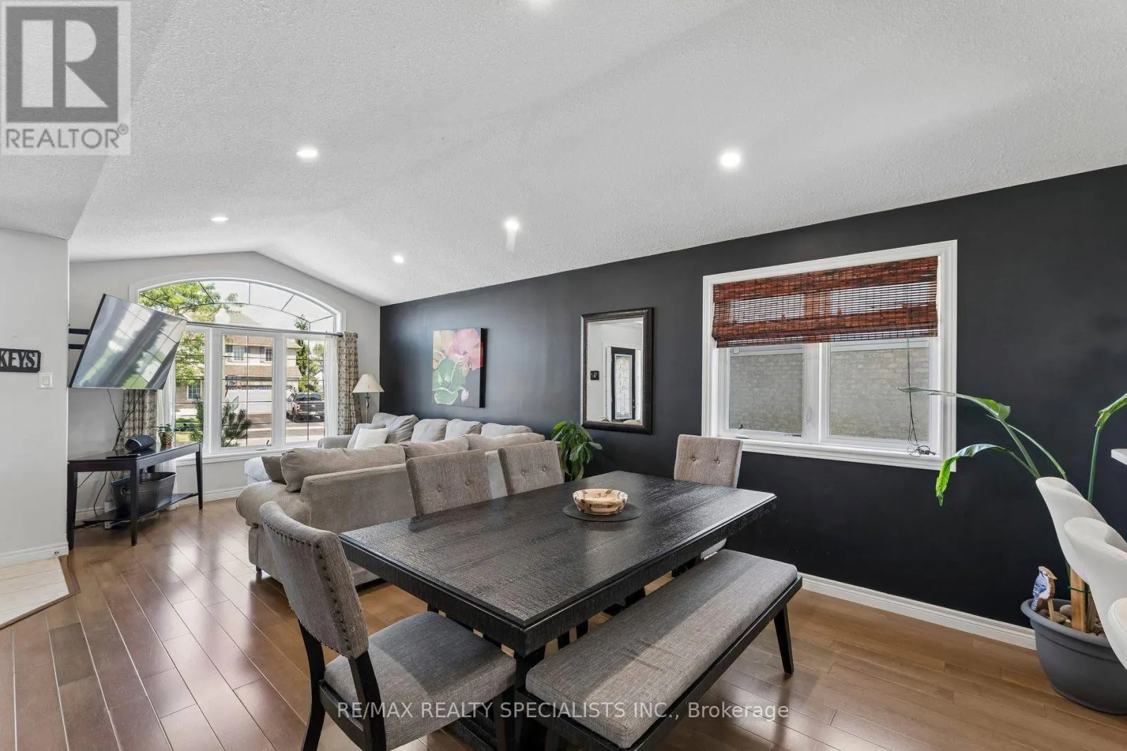 375 FAIRWAY ROAD
