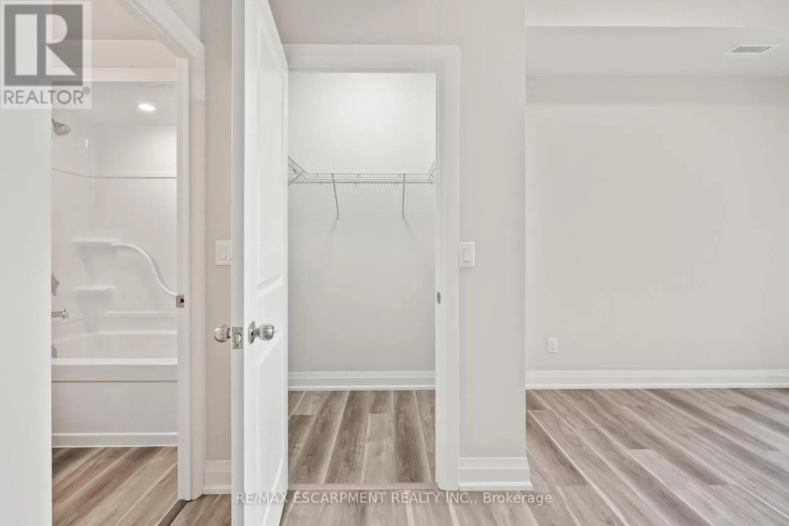 UP 09 - 50 HERRICK AVENUE